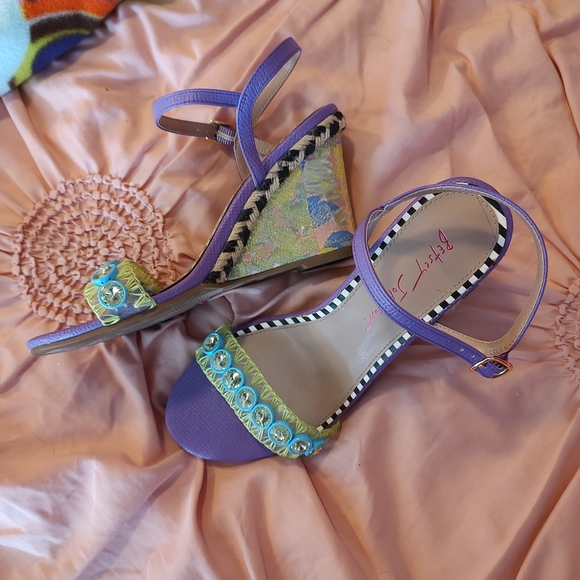 Betsy Johnson Hobo Wedge Multicolor Rhinestone Sandals SZ 8M - Picture 2 of 6
